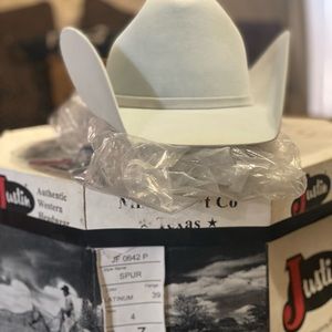 Silver Justin 6x size 7 only worn three times.